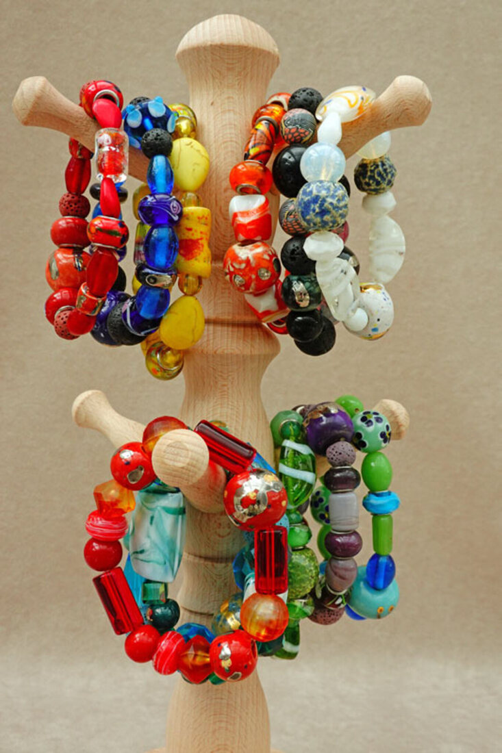 Voorbeelden elastische armbanden - Beispiele elastischer Armbänder - models elastic bracelets - modèles bracelets elastiques