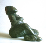 Geabstraheerde figuratieve beelden in diverse afmetingen en steensoorten.