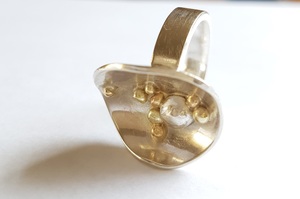 sieraden van zilver bestek. Laat van uw eigen zilver bestek een mooi sieraad maken met bijvoorbeeld de initialen van een dierbaar familielid