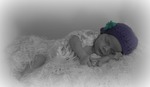 Mijn langste fotoshoot ooit,dit lieve meisje op 11 Juni geboren wilde niet slapen. Foto's gemaakt op 24 Juni. Maar toch nog gelukt, om een paar mooie foto's te maken. Als je maar geduld hebt. Net zoveel geduld als Toos Pluijm uit Venray die het jurkje helemaal met kantklossen gemaakt heeft.
