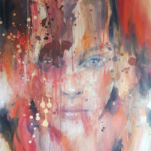 In mijn grote doeken werk ik graag met vele transparante lagen. Soms gaat het zover dat ik een heel uitgewerkt schilderij gedeeltelijk overschilder en ik zo een hele nieuwe interessante ondergrond verkrijg. Kenmerkend voor mij is dat ik in het schildersproces heel intuïtief bezig ben, waardoor het eindresultaat voor mijzelf soms verrassend kan zijn.