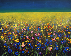 Ik ben geboeid door bloemenvelden die mijn creativiteit prikkelen om te spelen met kleur, vorm en compositie.