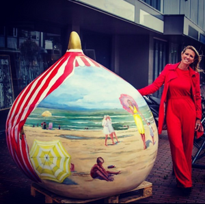 The ‘GIANT TULIP BULBS’ art project. In 2018 opgericht door Stichting Gildemeesters Bollenstreek (inmiddels Europa’s grootste kunstproject)
Ook in overleg met uw wensen beschilder ík deze tulpenbollen🌷
https://gildemeestersbollenstreek.nl/en/giant-bulbs/