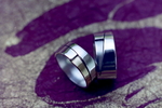 Ringen in zilver. Soms met een accent in goud. Op bestelling. Voor elk afgebeeld stuk zijn er ook nog andere foto's beschikbaar.