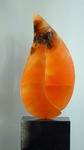 Karin Kuik maakt figuratieve en abstracte beelden in speksteen, serpentijn, albast en hardsteen. Haar figuratieve beelden zijn stilistisch uitgewerkt en bevatten weinig details. De abstracte beelden zijn vaak geïnspireerd door de natuur en zijn organisch van vorm.