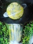 Samen met kinderen in de leeftijd van 9 tot en met 12 wordt er geleerd hoe je om kunt gaan met spuitbussen. Met behulp van deze spuitbussen wordt er in 4 lessen een zelfontworpen poster gemaakt. les 1: een planeet les 2: een waterval les 3: ontwerp maken en begin les 4: afwerken van de poster