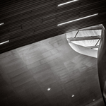 Het verbouwde centraal station in Arnhem is omstreeks november 2015 geopend. Eind oktober liep ik er rond met een aantal fotografievrienden. Ik heb getracht een abstracte en vooral ook eigen insteek te vinden om dit prachtige bouwwerk in beeld te brengen.