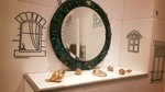 Naast abstracte en figuratieve schilderijen maak ik ook Recycling Art. Flessen, vazen, bakjes, collage's, schilderijtjes, ik gebruik gewoon alles wat ik kan vinden. Geen lege fles of krantenpapier verlaat ons huis zonder dat ik heb gekeken of ik het kan gebruiken. En als er iets leuk is dan is het van oud nieuw maken. Kom je kijken?