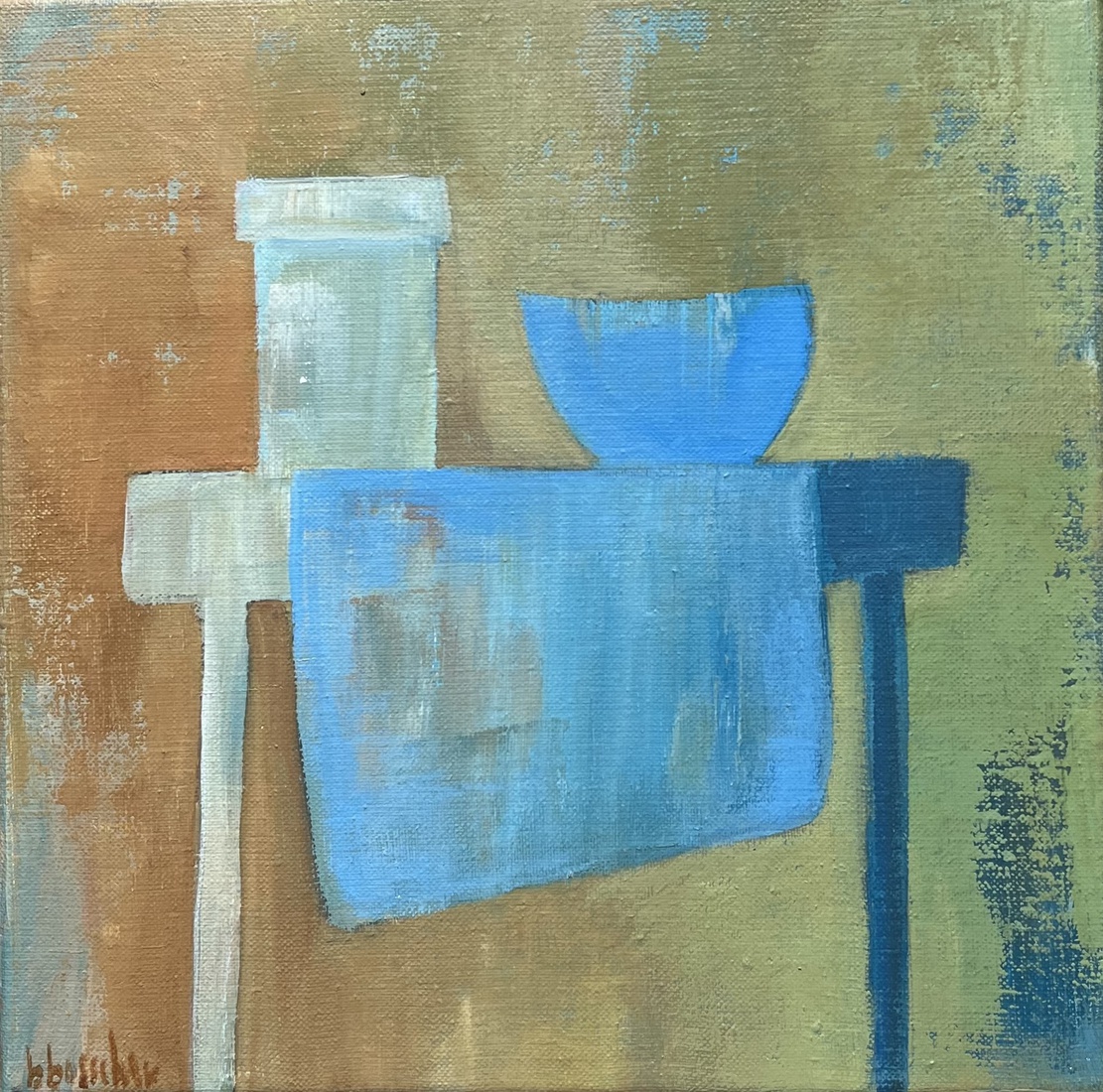 Tafeltje met blauwe schaal.