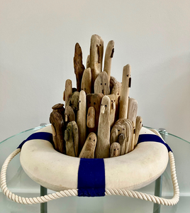 vluchtelingen op drijfhout