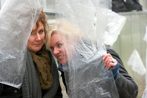 Ruimtelijk werk samen met Donie Dubbeldam. Samen maken we ruimtelijke ( licht)installaties. Hierbij maken we graag gebruik van afvalmaterialen.