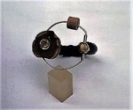 Armband in skai leder, rubberband, witmetaal, messing, kurk en palmhout.