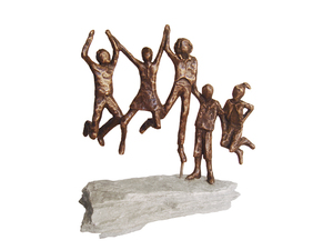 Bronzen beeld laten maken van uw kinderen of kleinkinderen. Voor het ontwerp vormen verhalen en foto's het uitgangspunt voor het model in boetseerwas. Dit wasmodel komt u bekijken. Tevreden, dan wordt dit ontwerp volgens de