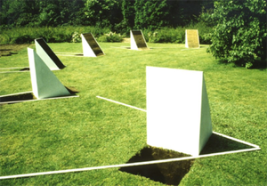 Installatie met schaduwverandering, uitgevoerd op een buitenlocatie te Zundert. Deze installatie is gemaakt tijdens de Autour de Vincent, op uitnodiging van de kunstcommissie.