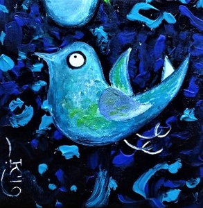 Vogels verstaan de kunst om te vliegen, hebben bijzondere oogjes, en hebben elk hun specifieke geluid. Helaas kan Irene dit laatste niet verbeelden. Alhoewel …, met een beetje fantasie hoor ze bijna praten.