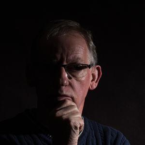 Ik begon in 2007 met fotografie. Ik volgde op het CVO in Lanaken in Belgie drie modules. Hier leerde ik veel over de technische kant van de fotografie. Vervolgens stapte ik over naar de Kunstacademie Maasmechelen om de opleiding Creatieve Fotokunst te volgen. In 2018 sloot ik deze opleiding af met een afstudeerproject, dat door een externe jury positief is beoordeeld. Momenteel ben ik bezig met de tweejarige specialisatie. Mijn interesse gaat uit naar de macro- en experimentele fotografie.
