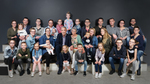 Hoe leuk is het als de hele familie bij elkaar is om een mooie groepsfoto te hebben van alle dierbare familieleden. Bijvoorbeeld bij een 50 jarig huwelijksfeest of bij bereiken van respectabele leeftijden. We komen graag naar U toe, dan kan zowel thuis als op locatie zoals op een vakantiepark waar U het feest viert.