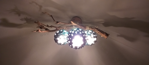 Het zijn hanglampen, wandlampen en tafellampen.
Allen zijn gemaakt van papier-maché.
Er zijn verschillende motieven.
Alle snoeren en fittingen zijn CE goedgekeurd.
Beschilderd met acrylverf en voorzien van een uv werende vernis