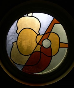 Glas-in-lood
Met enkel glas en lood, vakkundig gesneden en gebogen, is elke voorstelling denkbaar. Van eenvoudig en ingetogen tot gelaagd en kleurrijk.