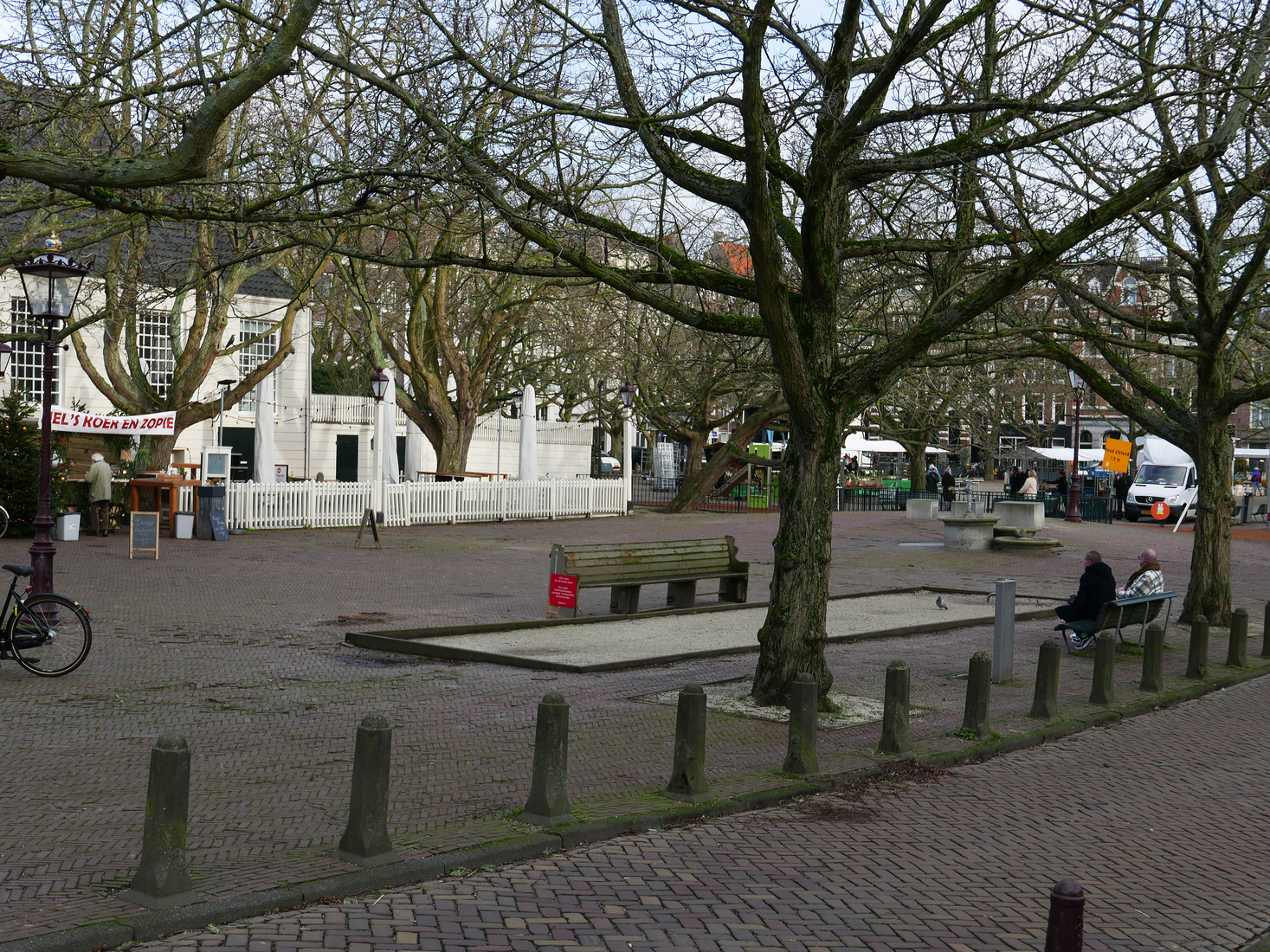Winterbomen aan het Amstelveld; foto Amsterdam / Mokum
