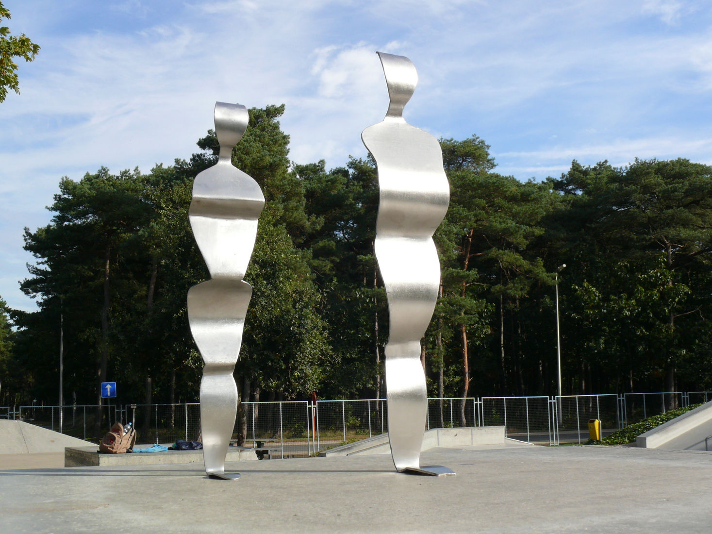 sculptuur man-vrouw metaal