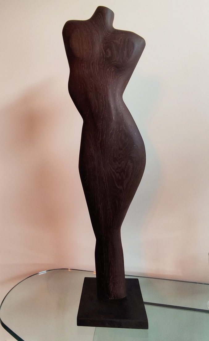 sculptuur vrouw gestyleerd (wengé )