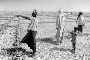 Road trip from Bamako to Timbuctu: the scene of drought, malnourishment, food-distribution and nomad Tamacheck refugees