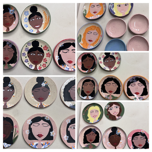Handgemaakte gebaksbordjes van aardewerk, gewerkt met underglaze en glazuur. Ontwerpster van het design @syreeta.s_home op instagram. Ontwerp borden Peggy Scholte