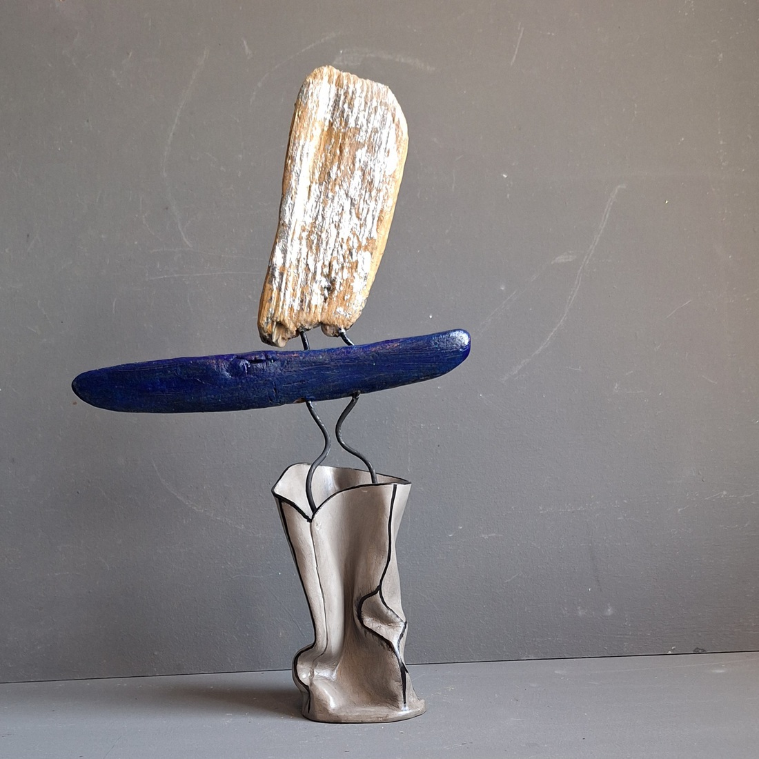 Kreukelvaasje met driftwood flower luchtdrogende klei. K13