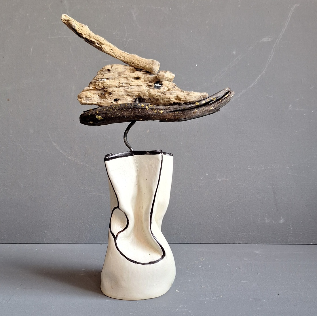 Kreukelvaasje met driftwood flower luchtdrogende klei. K15