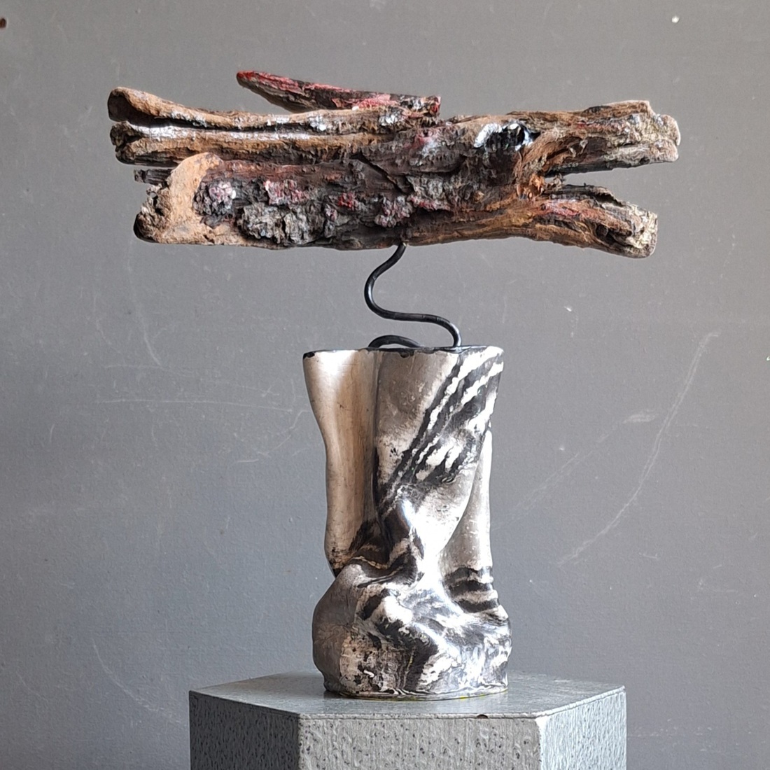 Kreukelvaasje met driftwood flower luchtdrogende klei.K16