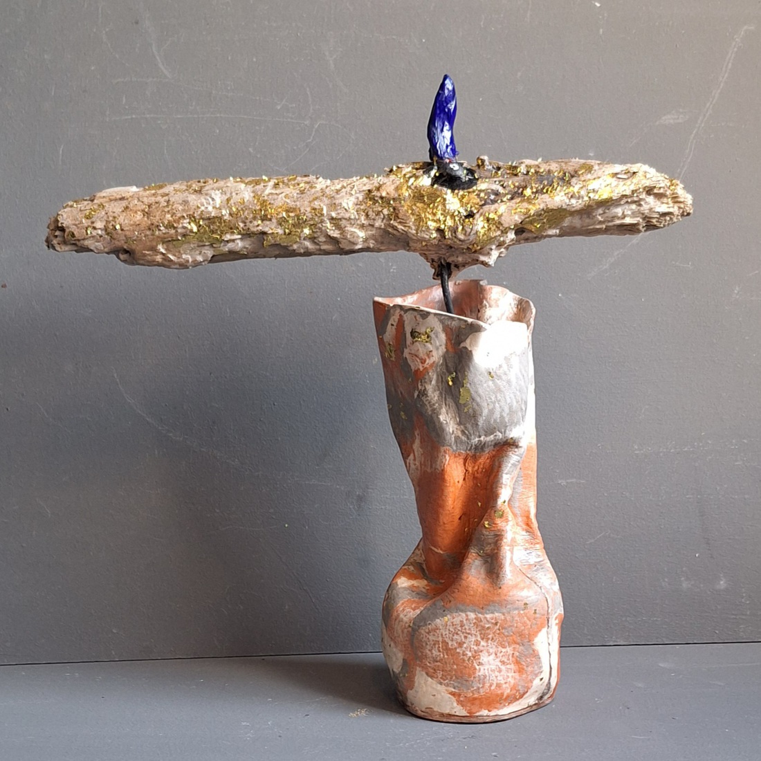 Kreukelvaasje met driftwood flower luchtdrogende klei.K32