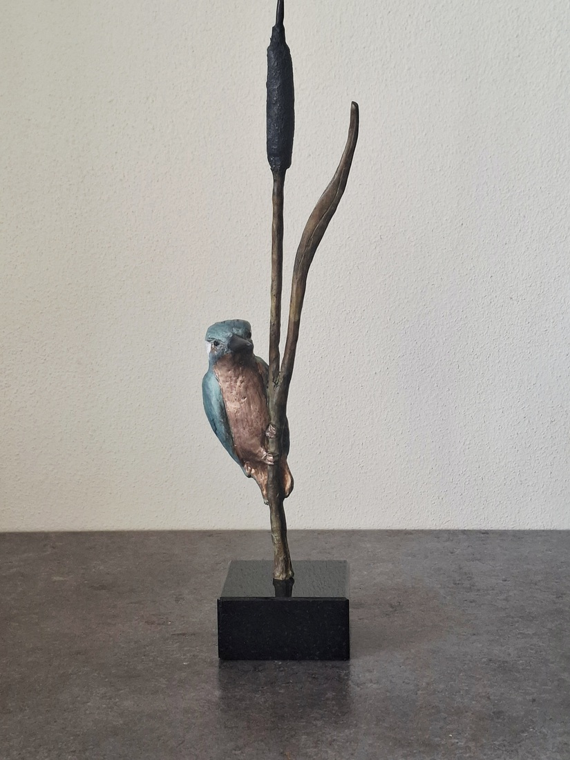 Ijsvogel op rietstengel uniek beeldje
