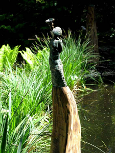 Sculpturen van Maarten Donders, waarin natuurlijke vormen en menselijke emoties centraal staan. Gemaakt van hout, steen, brons en keramiek, en geïnspireerd door thema's als reizen en transformatie.