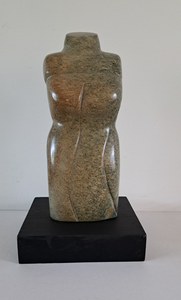 Beelden van speksteen, serpentine, albast