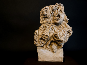 ~Vervreemding~

De mens is onlosmakelijk verbonden met de natuur en heeft de natuur nodig. Wat ik zie is dat de mens steeds meer vervreemd van de natuur en daarmee ook van zichzelf.

In deze serie ben ik dieper ingegaan op mijn eigen verbinding met de natuur en laat ik via mijn beeldend werk ‘De vervreemding van de mens met de natuur’ zien.

Gemaakt met natuurlijke-,  en gerecyclede materialen.