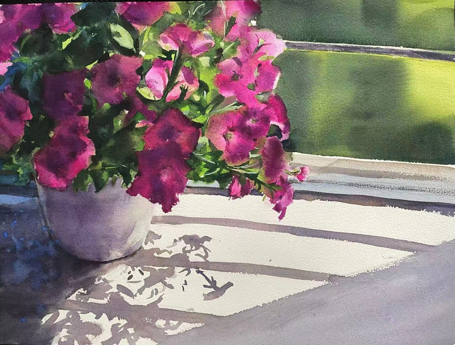 Bloemen bij het raam