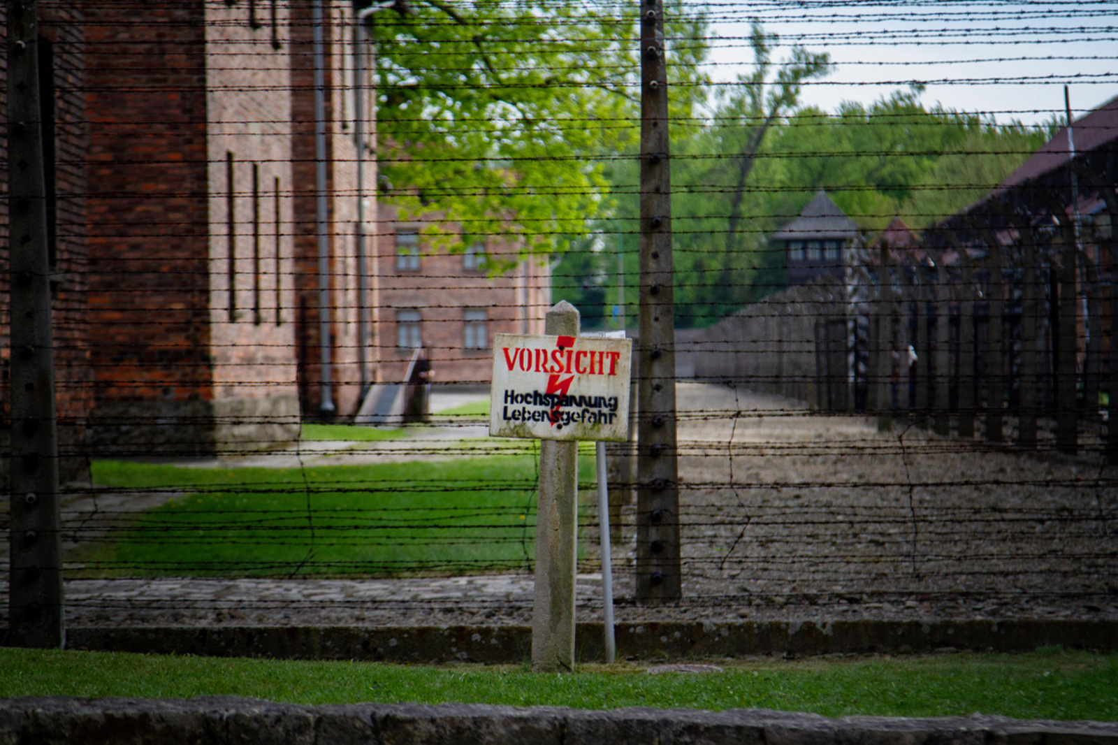 Opsluiten/Opgesloten - Monique Hofstad