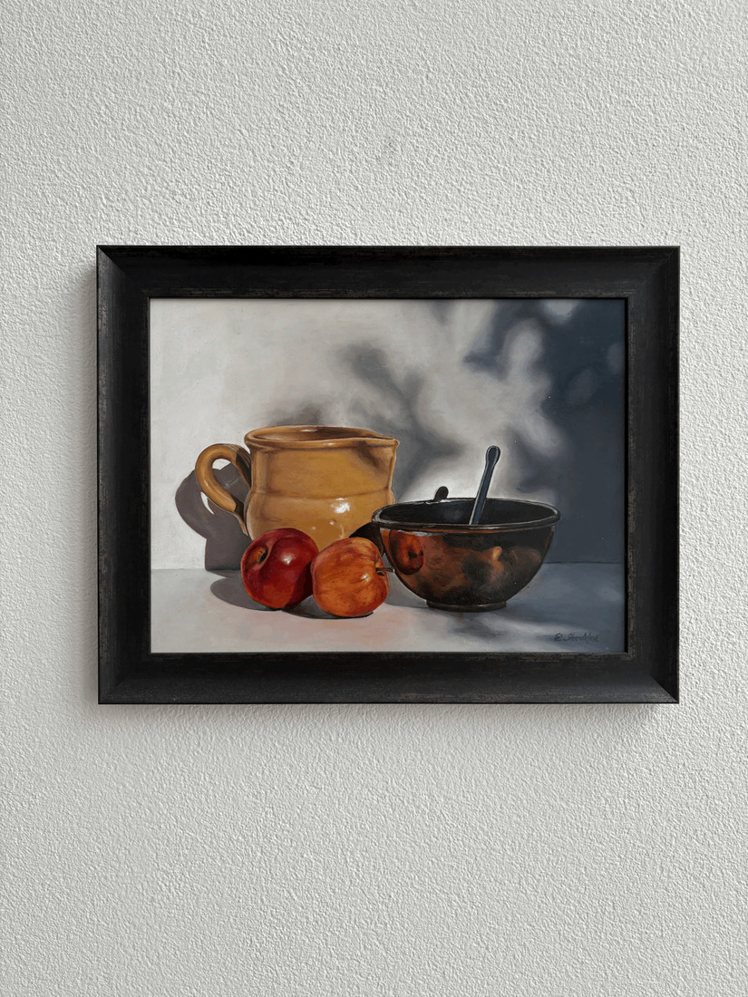 Kan met schaal en appels