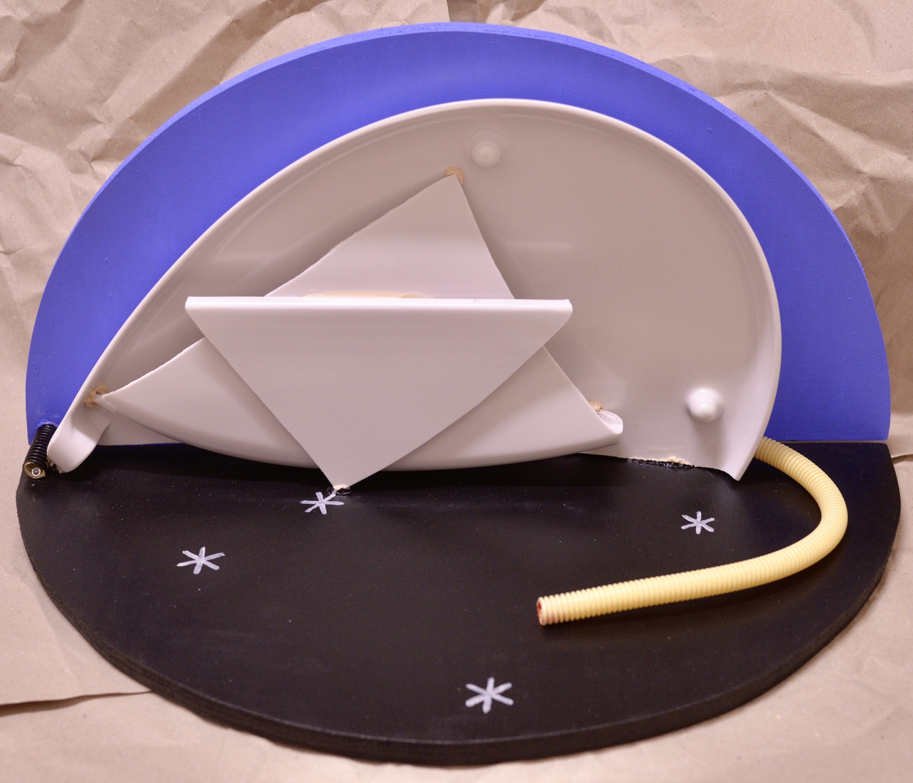 Muis die een gat in de klucht springt