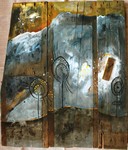 De combinatie tussen hout en schilderijen.