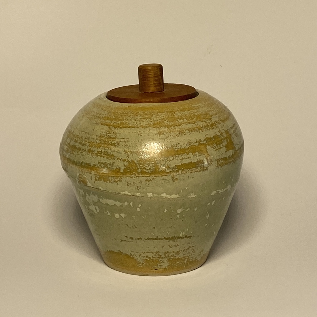 Vaas groen/bruin met teak deksel