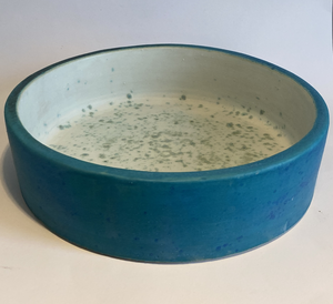 Various small (10 cm) and large (35 cm) unique bowls. The bowls are, unless otherwise stated, waterproof and frost-resistant, but I still recommend bringing them inside in severe frost.
