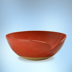 De serie Rood bestaat uit opengewerkte schalen en kommen in verschillende variaties gedraaid in de zomer van 2023 en gebakken op 1250 graden. De schalen hebben een minder robuuste uitstraling dan mijn eerdere werk. Ze zijn subtieler gedraaid en hebben een vrolijke rode kleur gekregen.