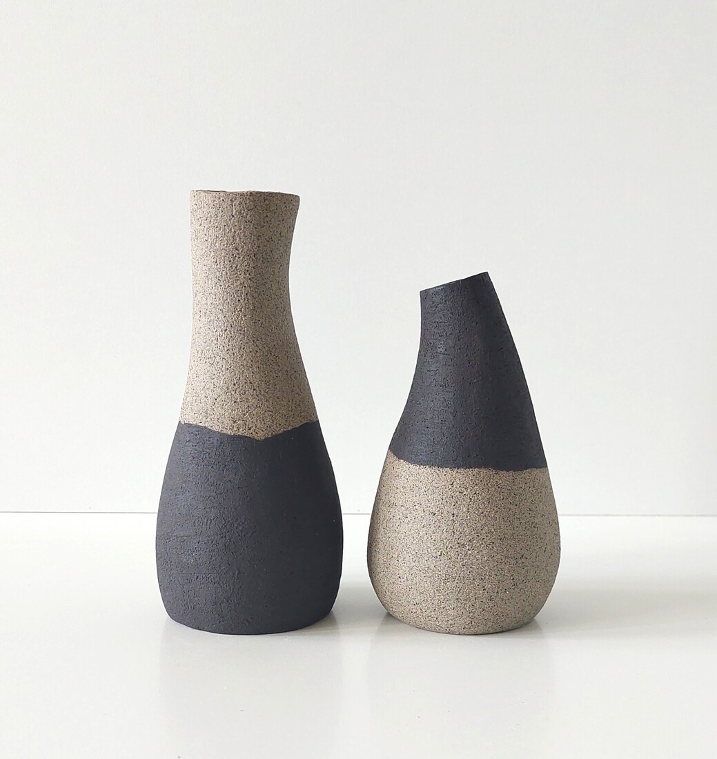 2 vaasjes zand/zwart zwart/zand