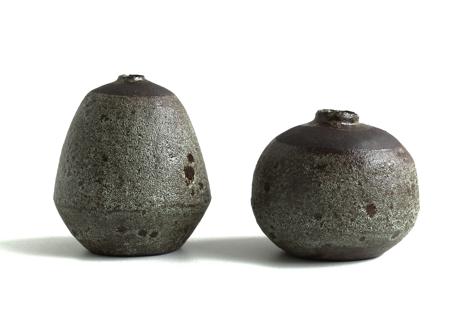 2 vaasjes bruin/groen