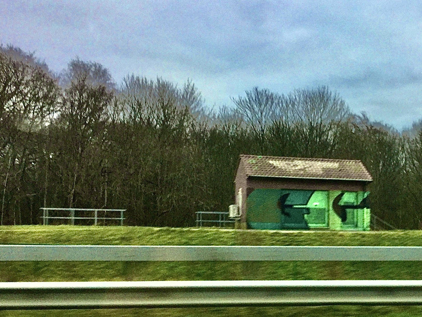 Grafity langs snelweg