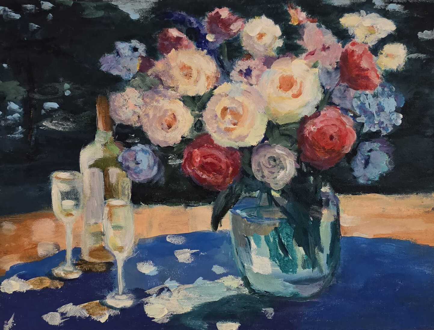 Bloemen en glaasje wijn