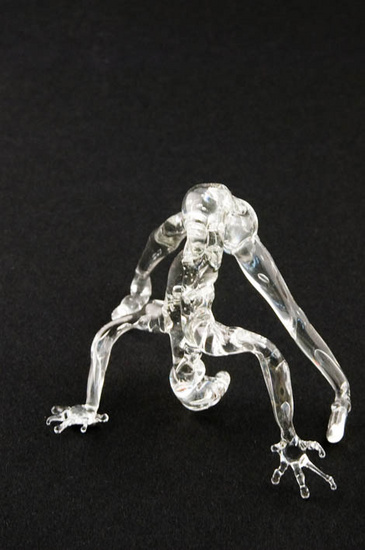 dansers in voorovergebogen houding