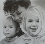 Naar mijn idee komt een portret het best tot ‘leven’ in zwart-wit, dus als potloodtekening. Dan komt de expressie van een gelaat, dan komen alle details van het gezicht het beste tot uitdrukking. M.i. het meest geschikt voor een portret van oma toen ze nog leefde, of van de kinderen toen ze nog klein waren...